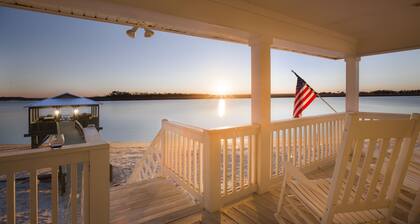 Beach Front South End, Designer Decorated, Dream Retreat on Tybee Island!