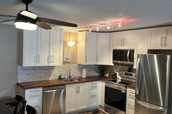 Frigorifero, microonde, forno, piano cottura