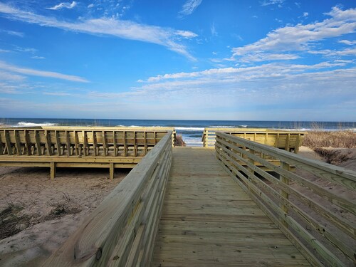 High-End OBX Oceanfront Condo - Corner 2 BR- Breathtaking!