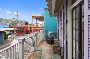 المنطقة المحيطة بالمنشأة