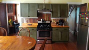 雪櫃、微波爐、焗爐、爐具