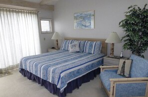 4 bedrooms, desk, iron/ironing board, free WiFi - OCEANFRONT - 4 BRS W/2 MASTER SUITES W/ KINGS, TENNIS/PICKLE,PLAYGROUND,2-ZONEAC (Bethany Beach)