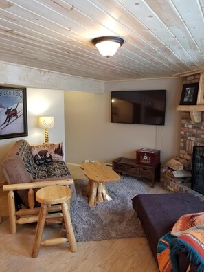 TV, fireplace, stereo