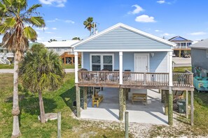 Outdoor dining - Sun Soaked | 3BR/2BA Bayfront Cottage | Sleeps 6 | Deck & Wildlife Views (Gulf Shores)