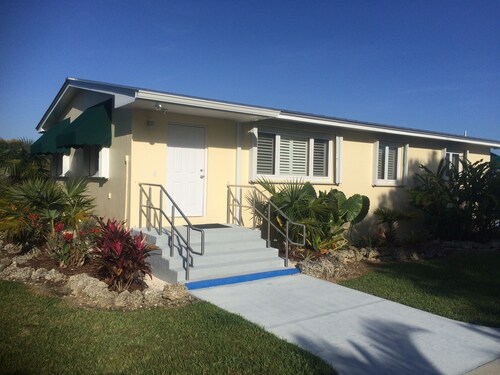 Beautiful Guest Home On 5 Acres.  Close to Everglades, Biscayne Bay, Fl Keys