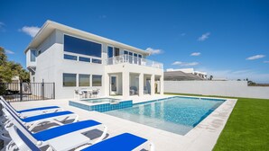屋外プール、温水プール