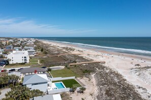 On the beach - Oceanfront Home with Best Views & NEW Pool on the Beach (St Augustine)