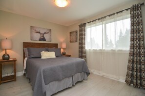 4 bedrooms, iron/ironing board, free WiFi, bed sheets - My Time Getaway  - All Year Destination, Skiing, Fishing, Golfing and Lots More! (Comox)