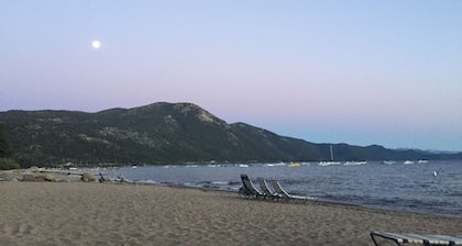 Family Friendly 3 BR Lake Tahoe Retreat close to Lake, Casino and Skiing.