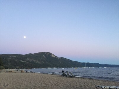 Family Friendly 3 BR Lake Tahoe Retreat close to Lake, Casino and Skiing.  