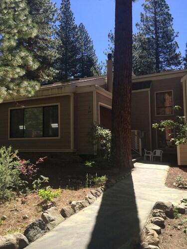 Family Friendly 3 BR Lake Tahoe Retreat close to Lake, Casino and Skiing.  