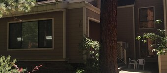 Family Friendly 3 BR Lake Tahoe Retreat close to Lake, Casino and Skiing.