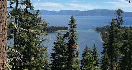 Family Friendly 3 BR Lake Tahoe Retreat close to Lake, Casino and Skiing.