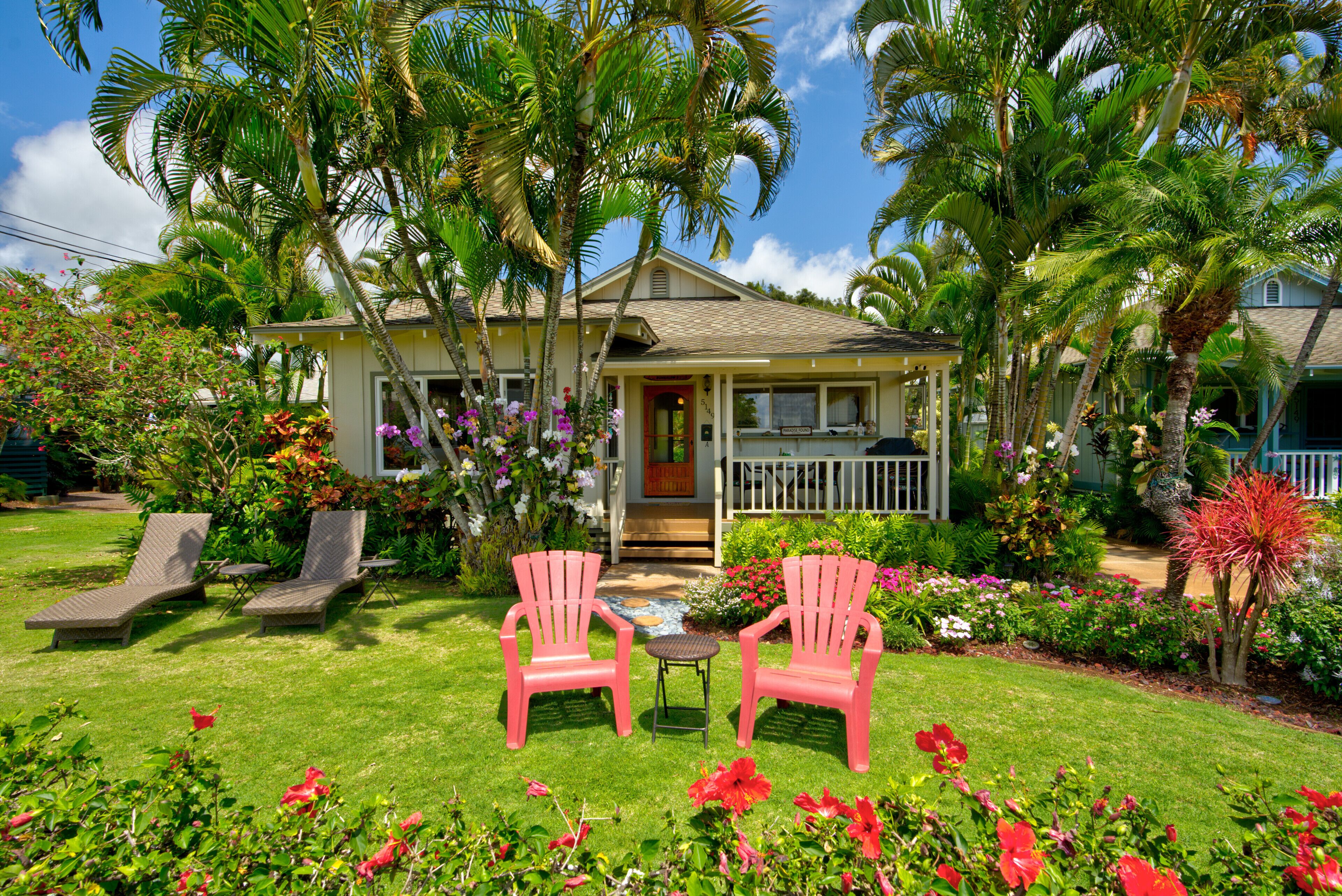 Baby Beach Bungalow 2-STEPS to Beach - Ocean View - Amazing Location, near Shops
