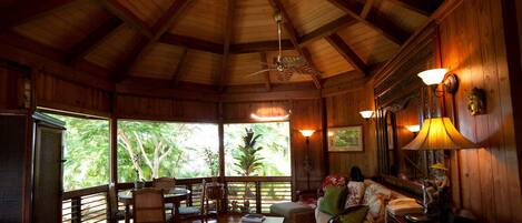 تلفزيون ذكي، مشغل دي في دي، كُتُب، ستيريو