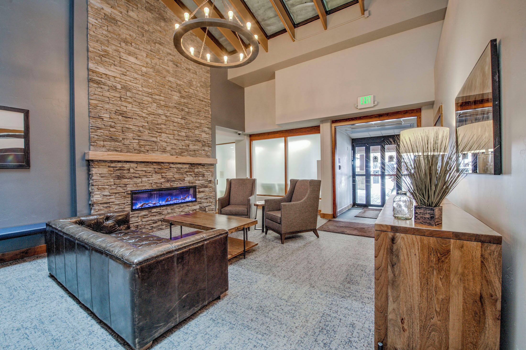 Smart TV, fireplace, DVD player