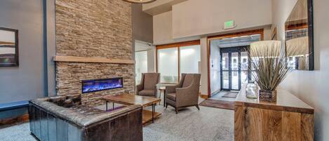 Smart TV, lareira, DVD player