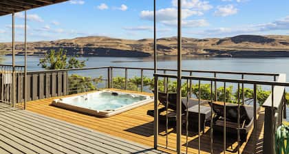 15 min to The Gorge! HotTub, Tesla/EV Charger, Cave B Estate Winery!