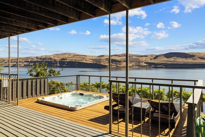 15 min to The Gorge! HotTub, Tesla/EV Charger, Cave B Estate Winery!