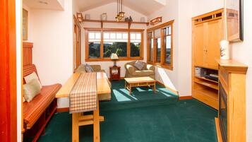 Smart TV, fireplace, DVD player, stereo