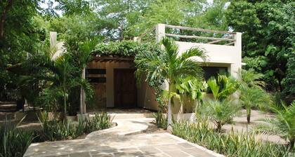 Casa Mana- Amazing Surf, Beachfront, and a Great Deal!