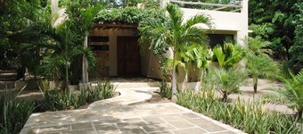 Casa Mana- Amazing Surf, Beachfront, and a Great Deal!