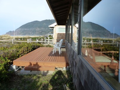 Manzanita-Old Time Beach Front Simplicity. Come And Relax. MCA 316