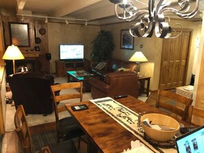 Interior - Newly Remodeled 2Bd, 2Ba/ Steps From The Super B-lift /ski rental/restaurant/bus (Frisco)