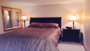 2 bedrooms, iron/ironing board, WiFi, bed sheets - Newly Remodeled 2Bd, 2Ba/ Steps From The Super B-lift /ski rental/restaurant/bus (Frisco)