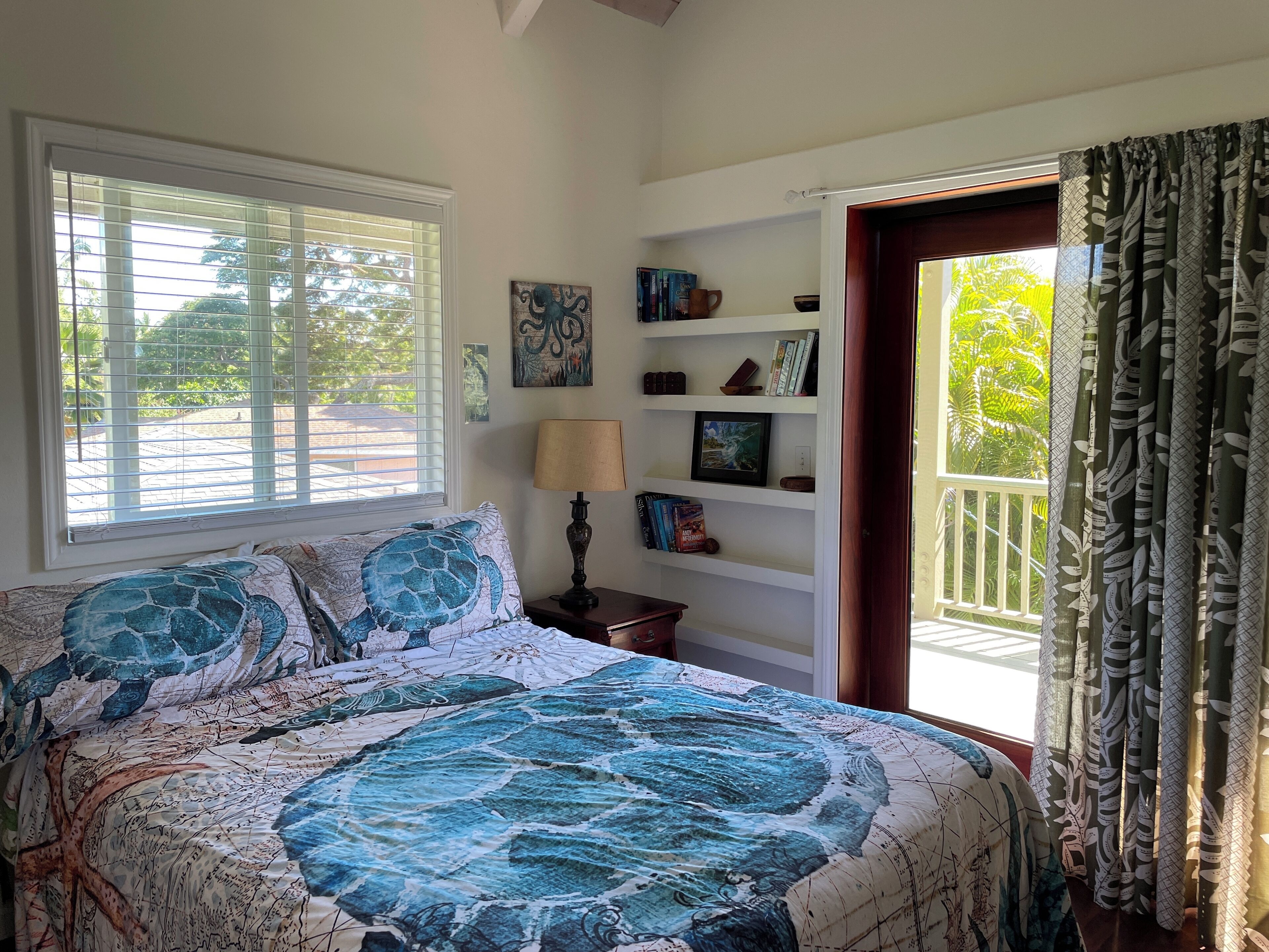 3 bedrooms, desk, iron/ironing board, travel crib