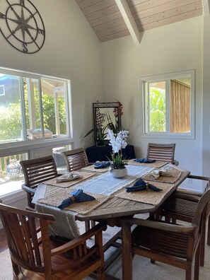 Dining - Amazing Views of the Bay and Ocean, Steps to Beach (Captain Cook)