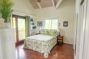 3 bedrooms, desk, iron/ironing board, travel crib