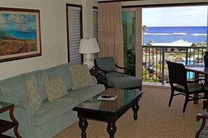 TV, lettore DVD, libri, impianto stereo