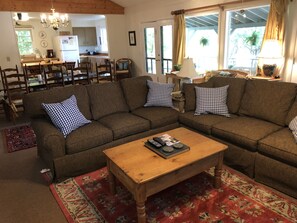 Smart TV, fireplace, video library - Lake House On The Water / Beautiful Views  (Lakemont)