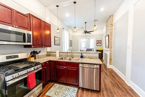 Fridge, microwave, oven, stovetop - St Ann Creole Victorian Historic Getaways (New Orleans)