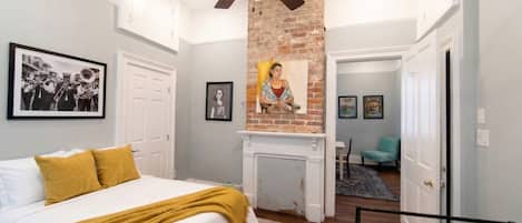 3 chambres, bureau, fer et planche Ă repasser, lit parapluie