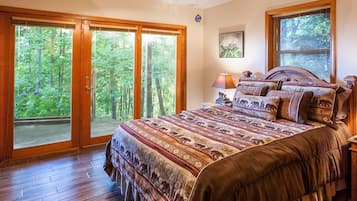 3 bedrooms, in-room safe, desk, iron/ironing board