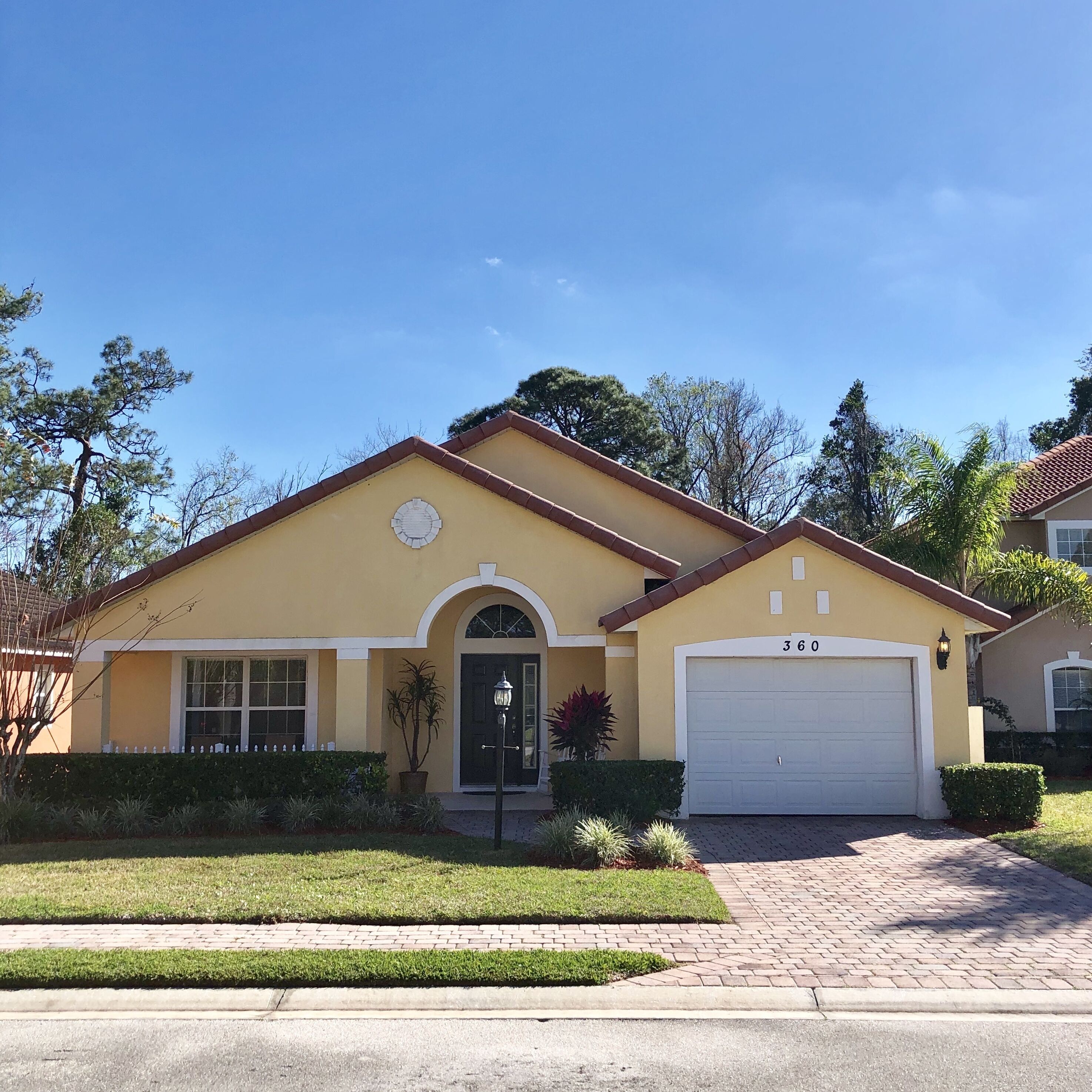 LAST MINUTE DEALS 4 Bed/3 Bath Villa. South-facing private pool. 