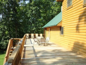 Outdoor dining - Elk Ridge Ranch ~ Luxury Log Lodge ~ 5 Plus Bedrooms ~ 3 Fire Places (Shoals)