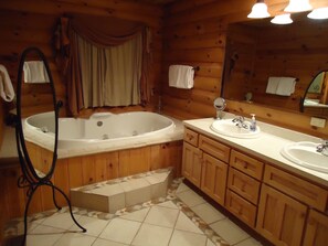 Combined shower/bathtub, jetted bath, hair dryer, towels - Elk Ridge Ranch ~ Luxury Log Lodge ~ 5 Plus Bedrooms ~ 3 Fire Places (Shoals)