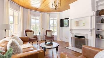 TV, fireplace, Netflix, streaming services