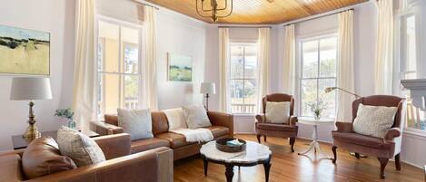 TV, fireplace, Netflix, streaming services
