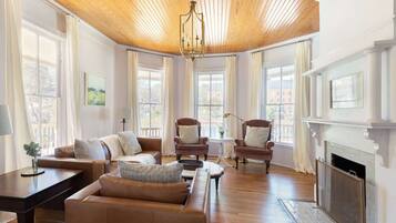 Fernseher, Kamin, Netflix, Streaming-Dienste