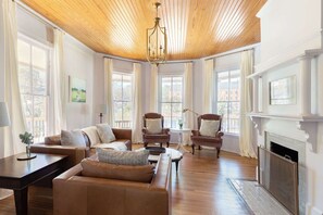 Fernseher, Kamin, Netflix, Streaming-Dienste