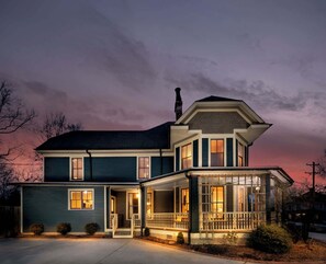 Exterior - Luxury Victorian Downtown: Spacious w/ Hot Tub (Durham)
