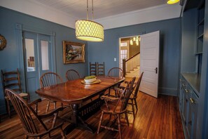 Dining - Luxury Victorian Downtown: Spacious w/ Hot Tub (Durham)