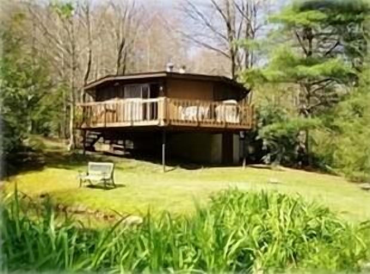 Cozy Cottage !!   with HotTub and newly remodeled