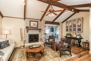 Smart TV, fireplace, ping pong