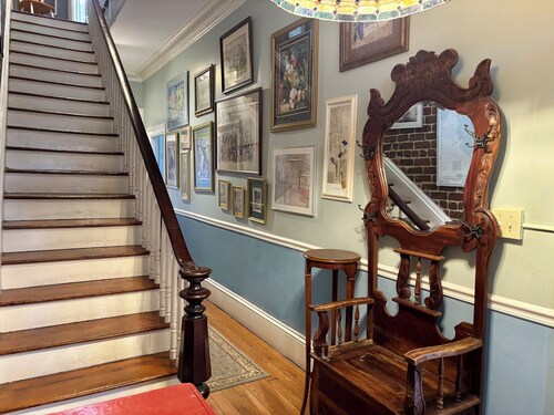 McKenzie's Authentic Downtown Savannah Townhouse!