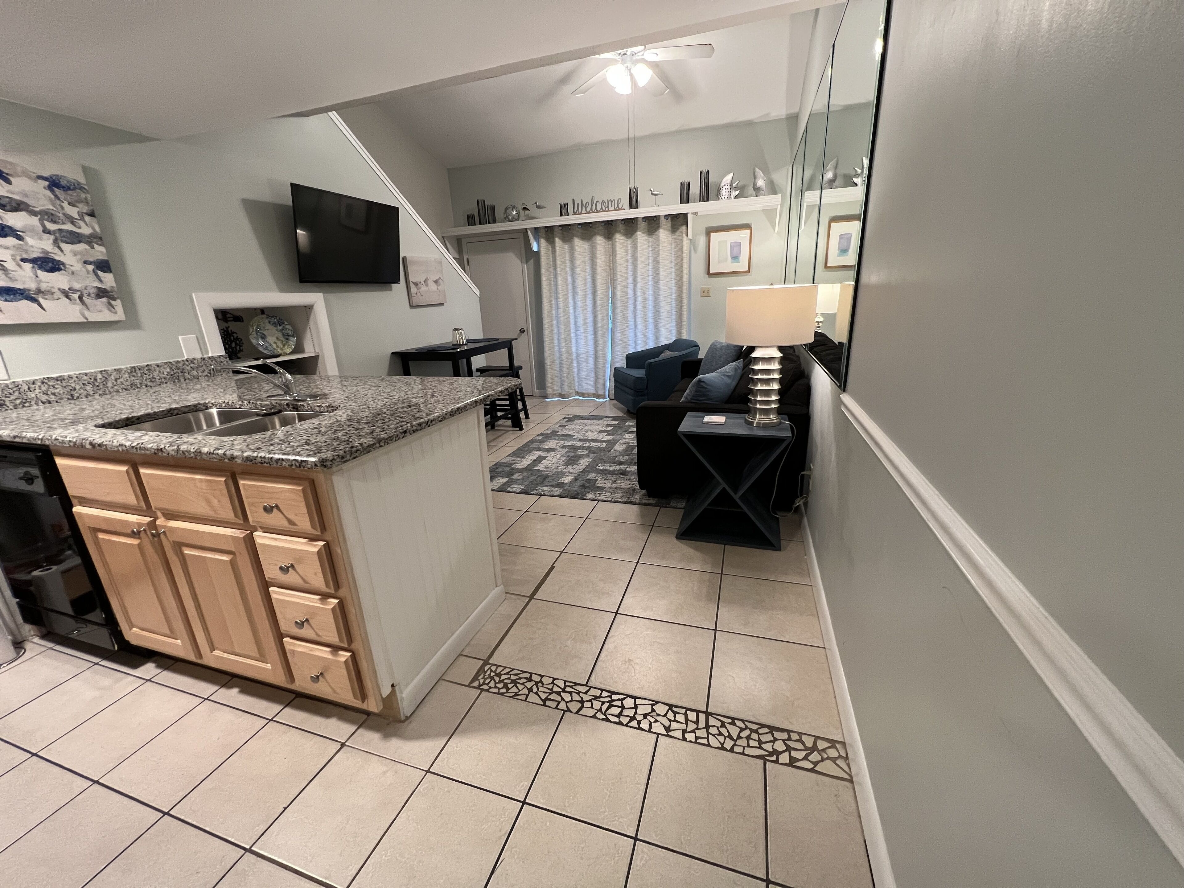 Een smart-tv en een stereo